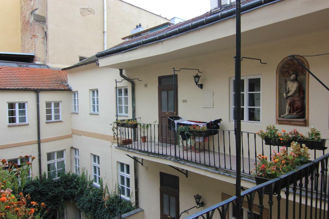 Mala Strana Apartment 1 — Photos 3